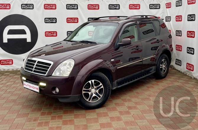 подержанный авто Ssang Yong Rexton 2010 года