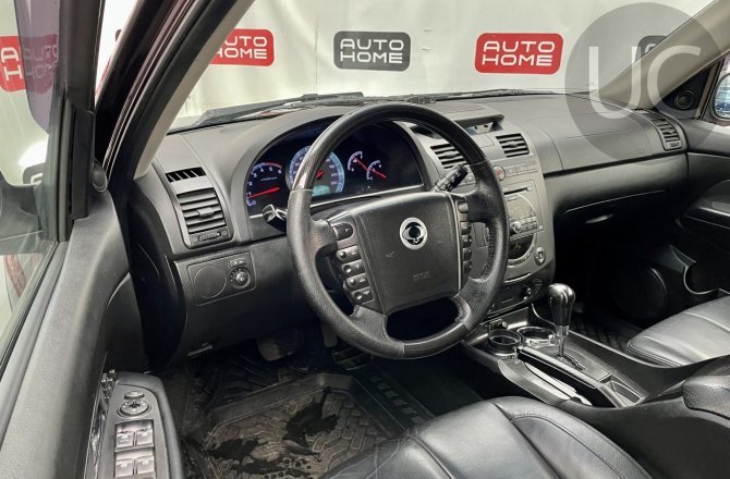 подержанный авто Ssang Yong Rexton 2010 года