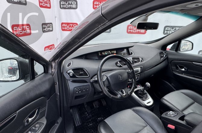 подержанный авто Renault Scenic 2013 года