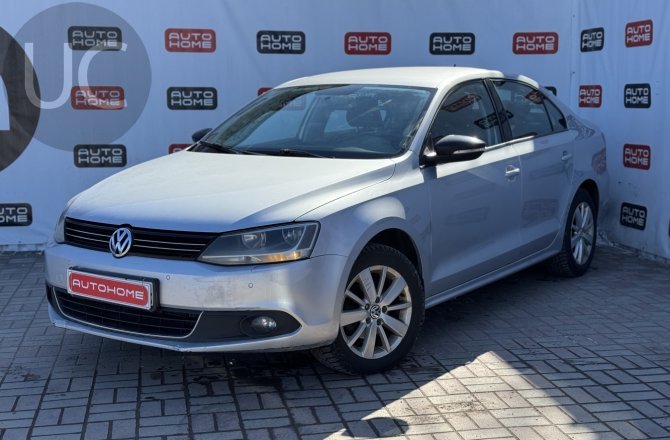 подержанный авто Volkswagen Jetta 2013 года