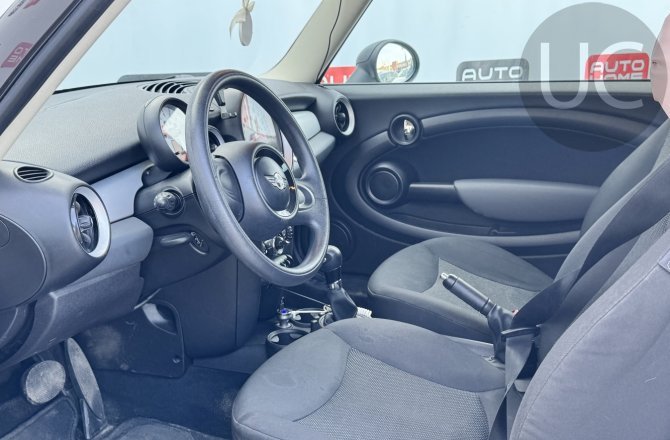 подержанный авто MINI Hatch 2011 года