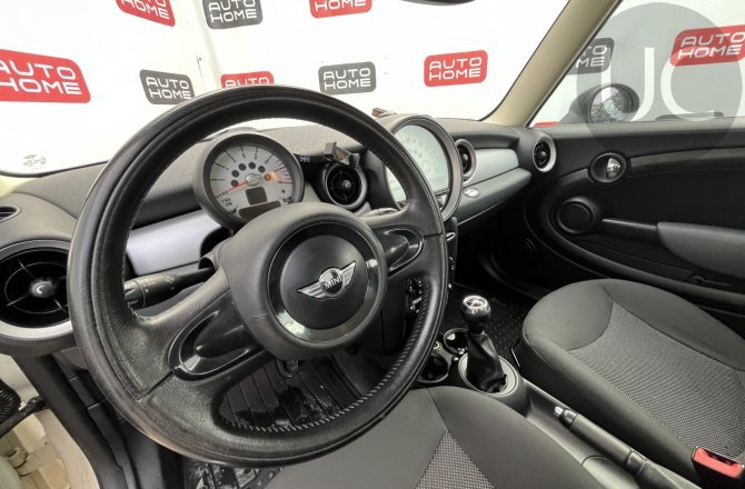 подержанный авто MINI Hatch 2010 года