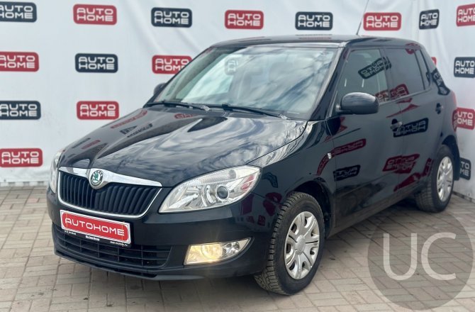 подержанный авто Skoda Fabia 2011 года