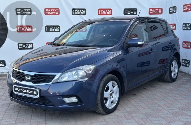 подержанный авто Kia Ceed 2010 года
