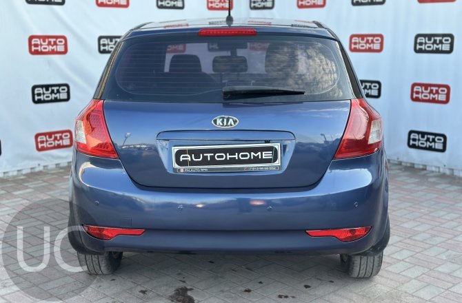 купить б/у автомобиль Kia Ceed 2010 года