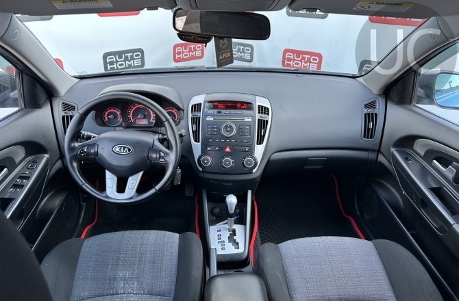 подержанный авто Kia Ceed 2010 года