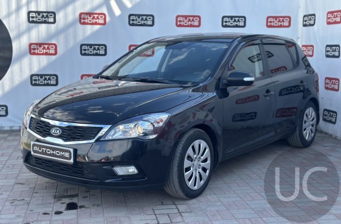 подержанный авто Kia Ceed 2011 года