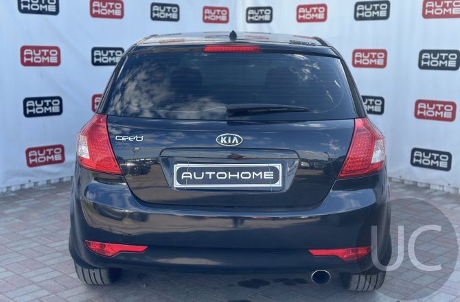 купить б/у автомобиль Kia Ceed 2011 года
