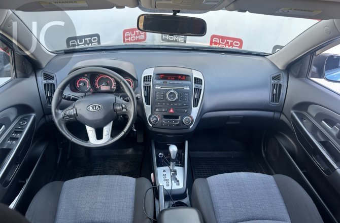 подержанный авто Kia Ceed 2011 года