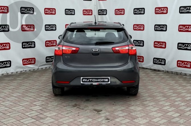 купить б/у автомобиль Kia Rio 2014 года