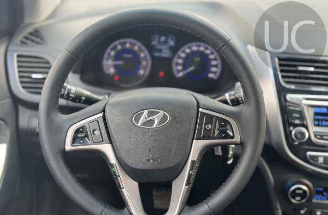 подержанный авто Hyundai Solaris 2014 года