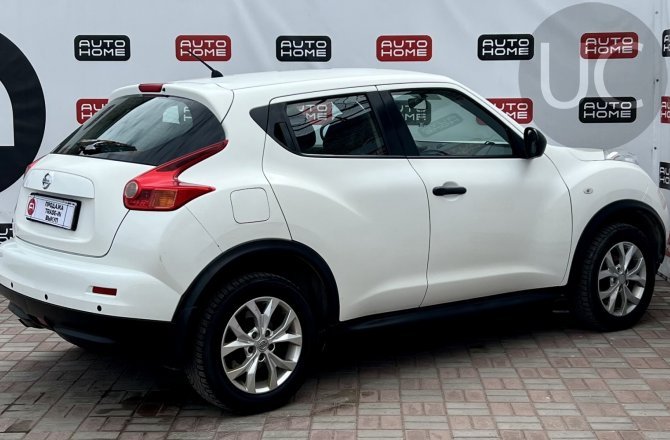 подержанный авто Nissan Juke 2013 года