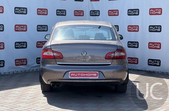 купить б/у автомобиль Skoda Superb 2010 года