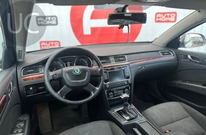 подержанный авто Skoda Superb 2010 года