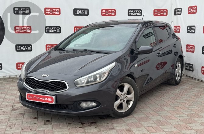 подержанный авто Kia Ceed 2012 года