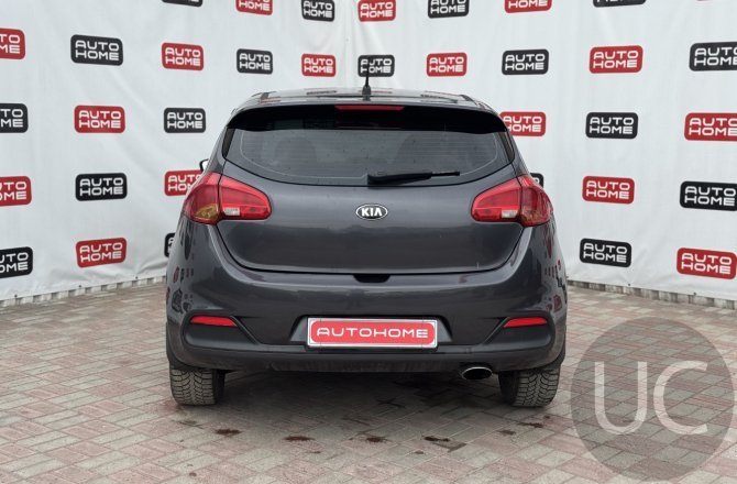 купить б/у автомобиль Kia Ceed 2012 года