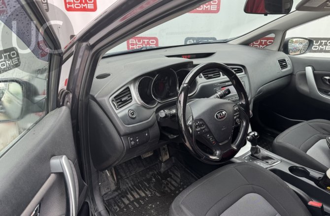 подержанный авто Kia Ceed 2012 года