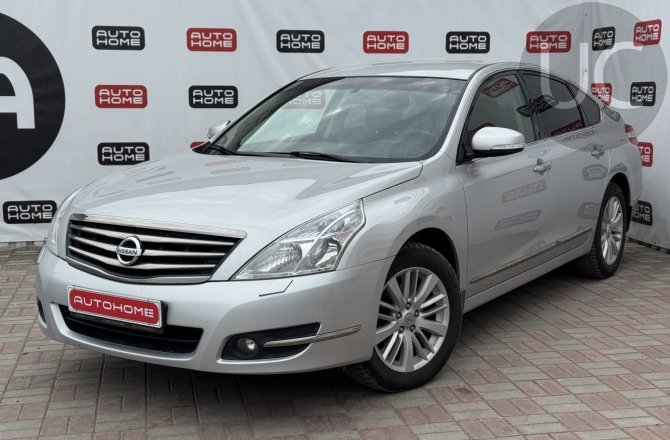 подержанный авто Nissan Teana 2010 года
