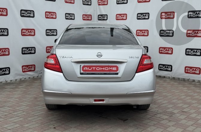 купить б/у автомобиль Nissan Teana 2010 года