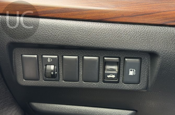 подержанный авто Nissan Teana 2010 года