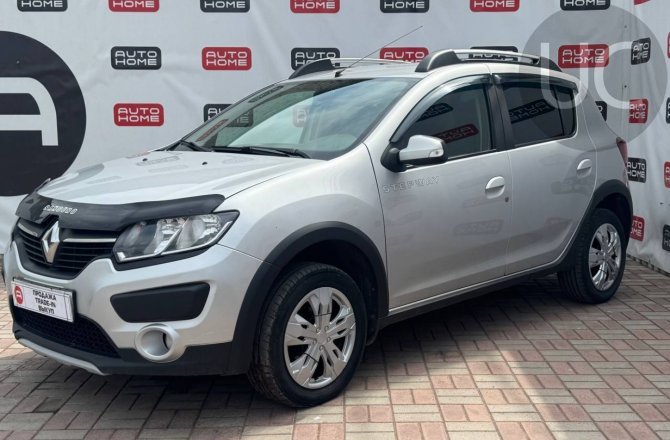 подержанный авто Renault Sandero 2015 года