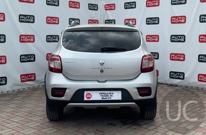 купить б/у автомобиль Renault Sandero 2015 года