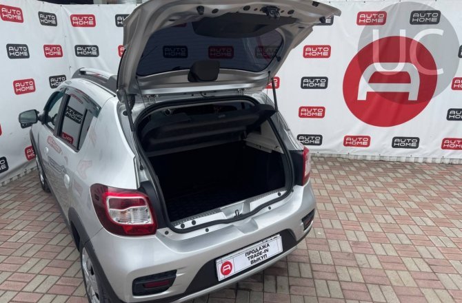 подержанный авто Renault Sandero 2015 года