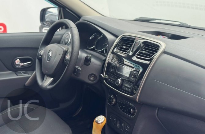 купить Renault Sandero с пробегом, 2015 года
