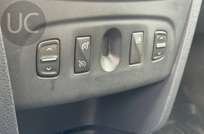купить б/у автомобиль Renault Sandero 2015 года
