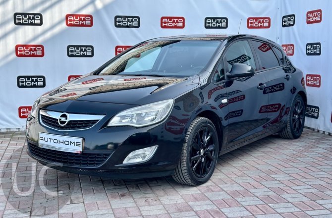 подержанный авто Opel Astra 2011 года