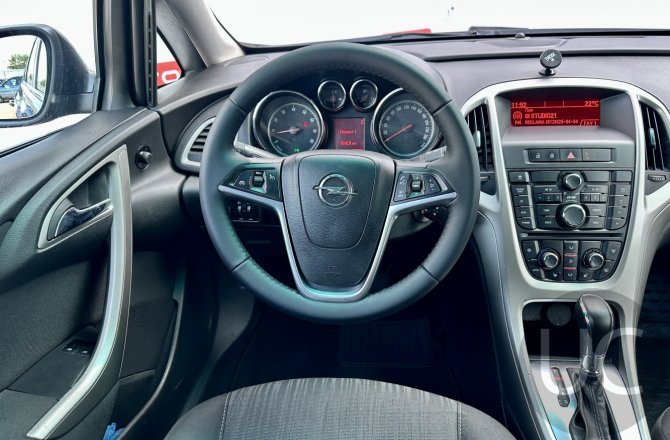 купить Opel Astra с пробегом, 2011 года