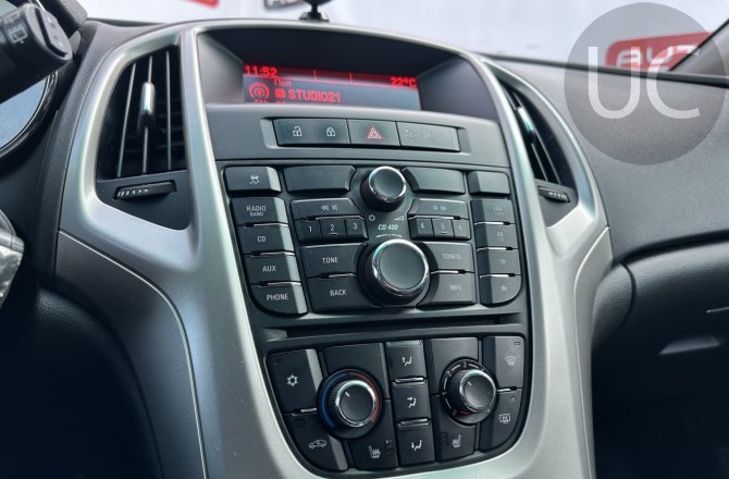 купить б/у автомобиль Opel Astra 2011 года