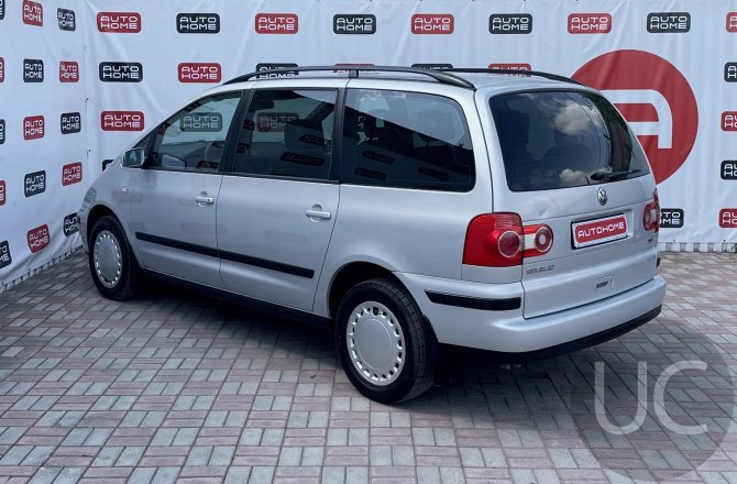 Volkswagen Sharan 2003 года за 750 000 рублей