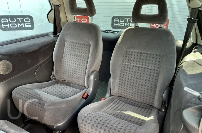 подержанный авто Volkswagen Sharan 2003 года