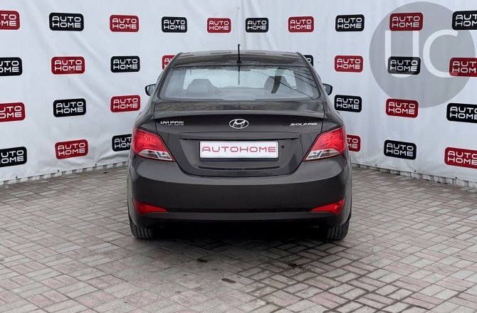 купить б/у автомобиль Hyundai Solaris 2015 года