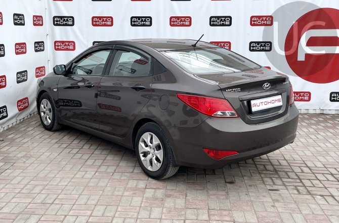 Hyundai Solaris 2015 года за 650 000 рублей