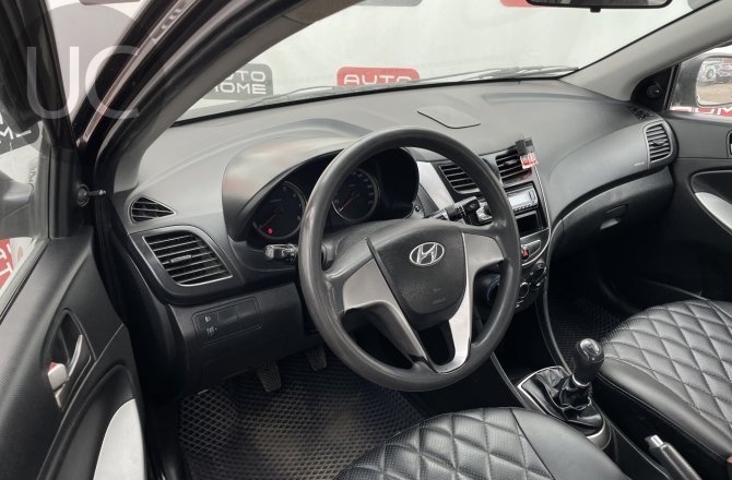 подержанный авто Hyundai Solaris 2015 года
