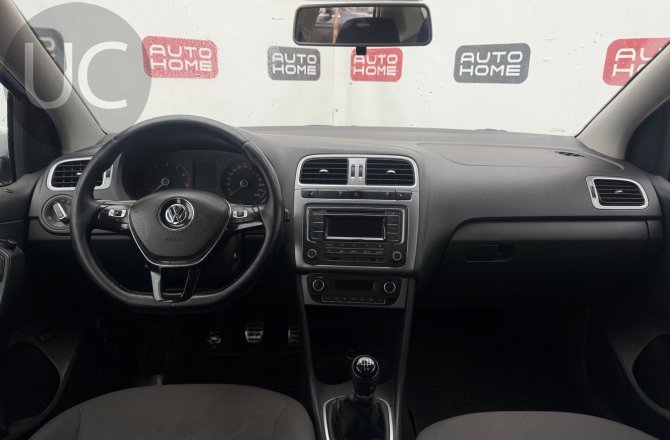 подержанный авто Volkswagen Polo 2013 года