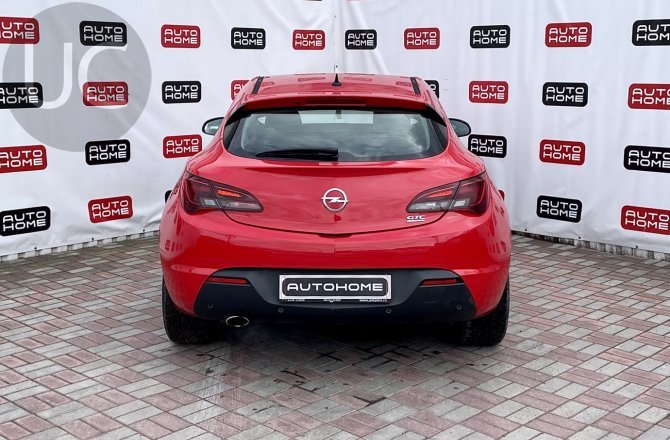 купить б/у автомобиль Opel Astra 2012 года