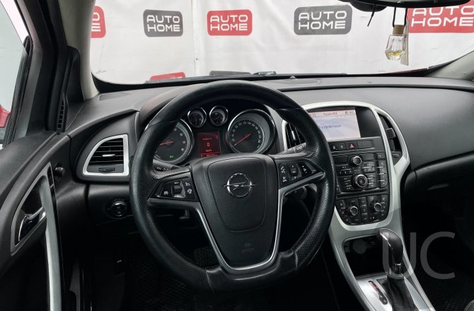 купить б/у автомобиль Opel Astra 2012 года