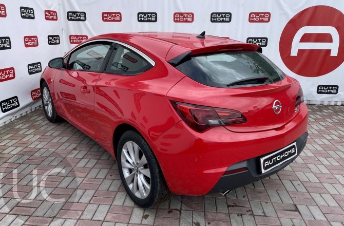 подержанный авто Opel Astra 2012 года