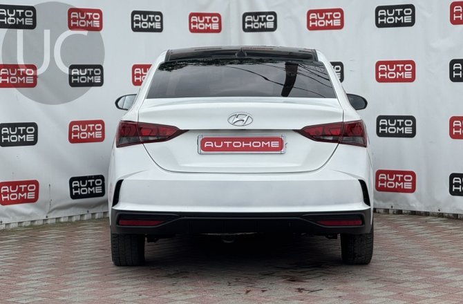 купить б/у автомобиль Hyundai Solaris 2018 года