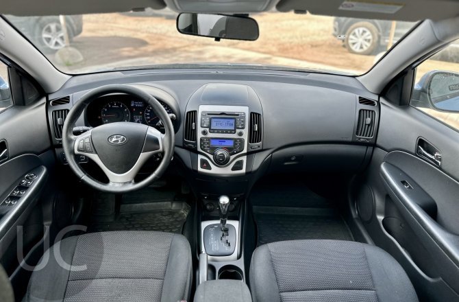 подержанный авто Hyundai i30 2010 года