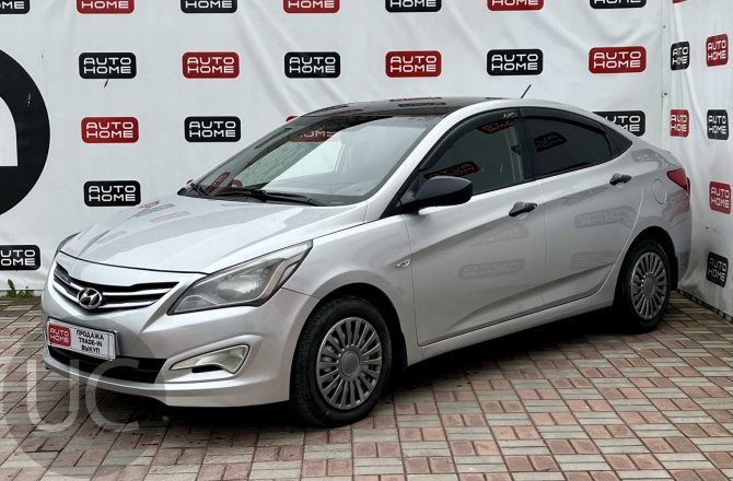 подержанный авто Hyundai Solaris 2015 года