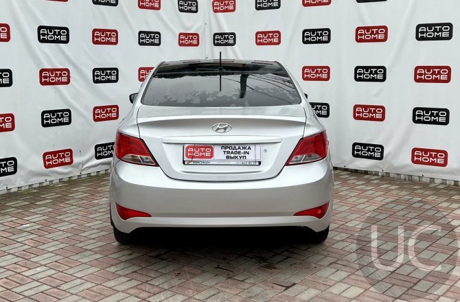 купить б/у автомобиль Hyundai Solaris 2015 года