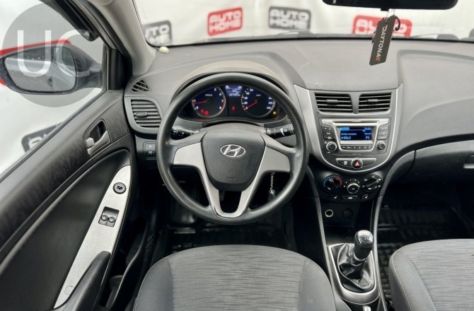 подержанный авто Hyundai Solaris 2015 года