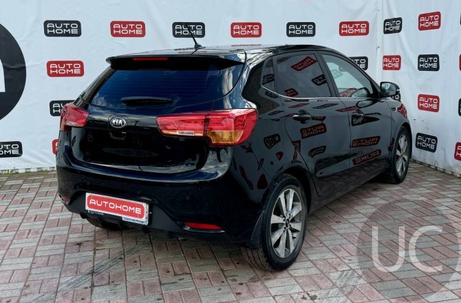 купить б/у автомобиль Kia Rio 2015 года