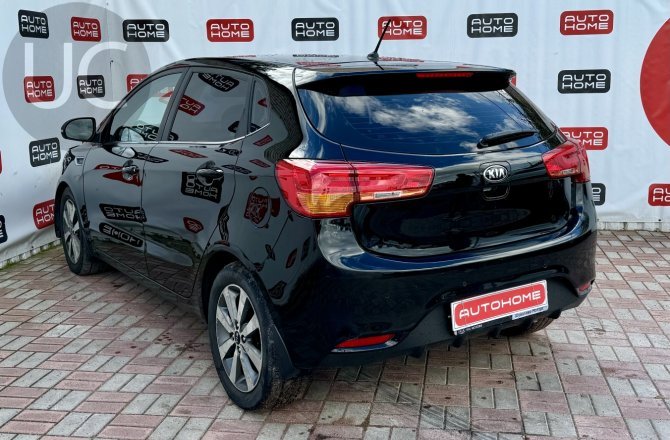 подержанный авто Kia Rio 2015 года