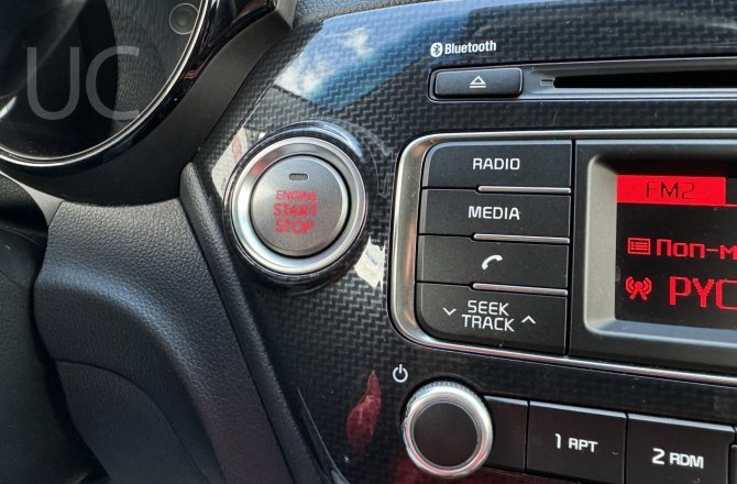 купить б/у автомобиль Kia Rio 2015 года