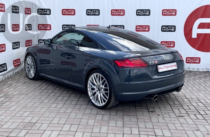 Audi TT 2015 года за 2 799 900 рублей